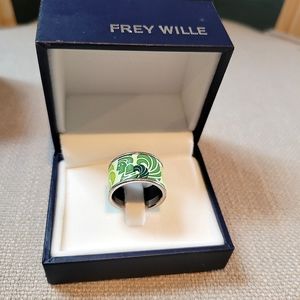 FREY WILLE signature motif enamel ring in green 💚🍀